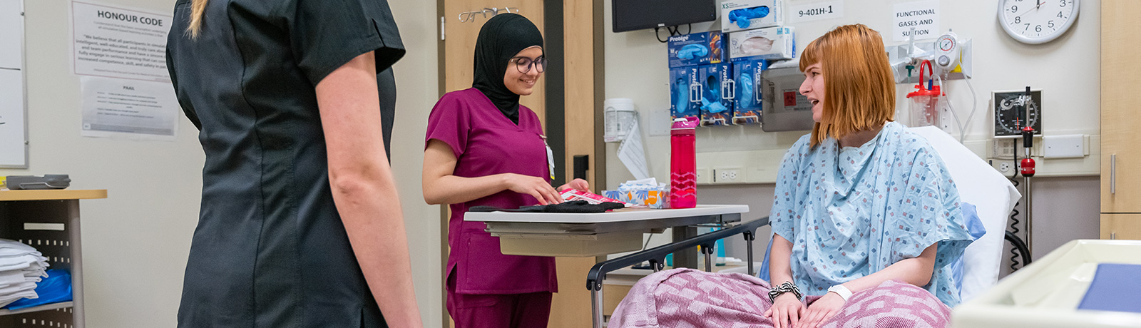 students in nursing simulation