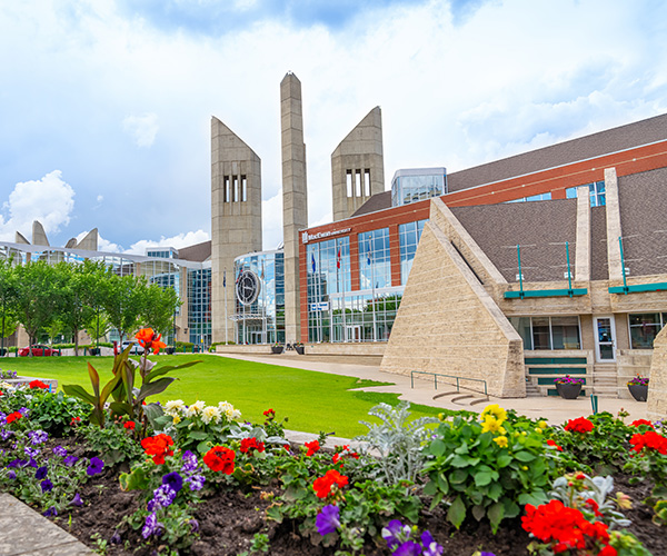 Amphitheatre & Front Lawn