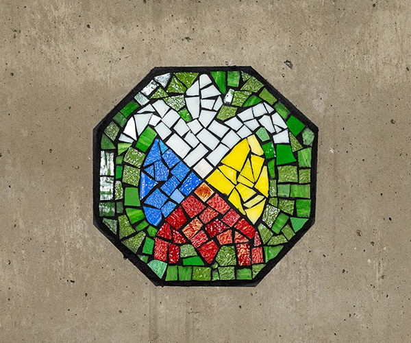 Mosaic artwork of a turtle featuring red, yellow, blue, and green sections