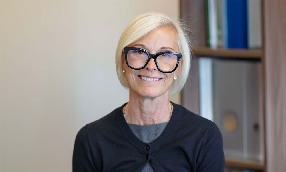 Headshot of Pauline Smale