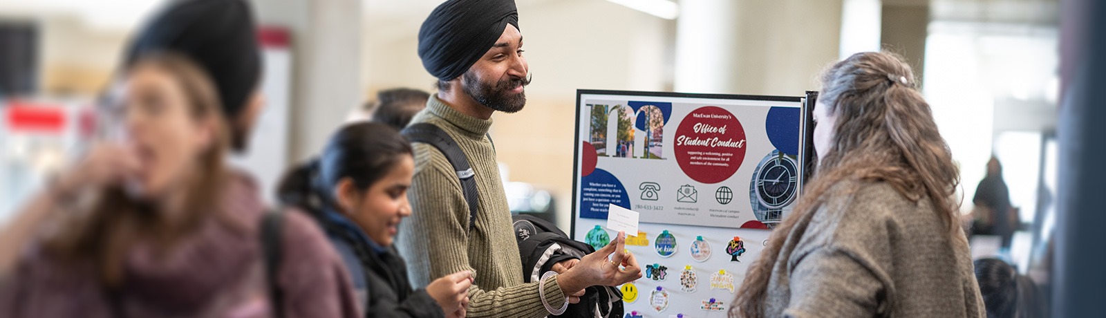 students at booth for Healthy Relationship Week