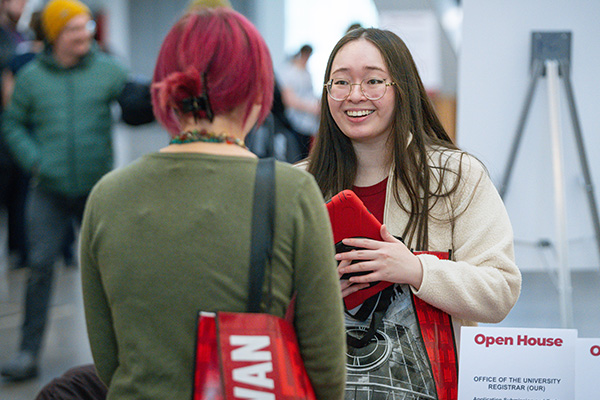 potential student speaking to a volunteer